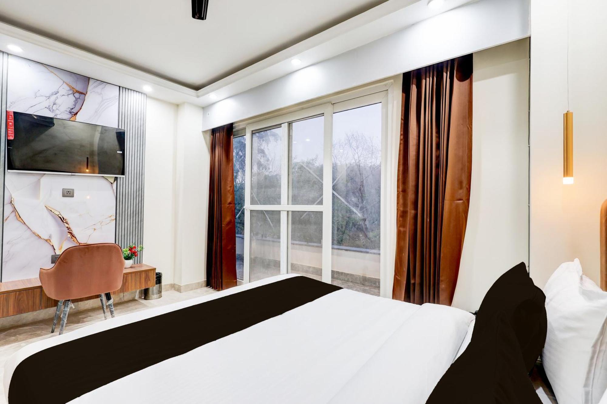 Super Hotel O Sector 43 Gurgaon Eksteriør billede